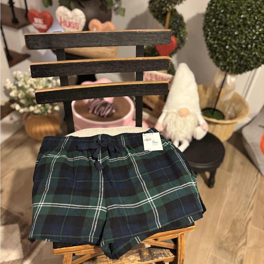 Women's Old Navy Plaid Green and Blue Shorts - Size Medium NWT